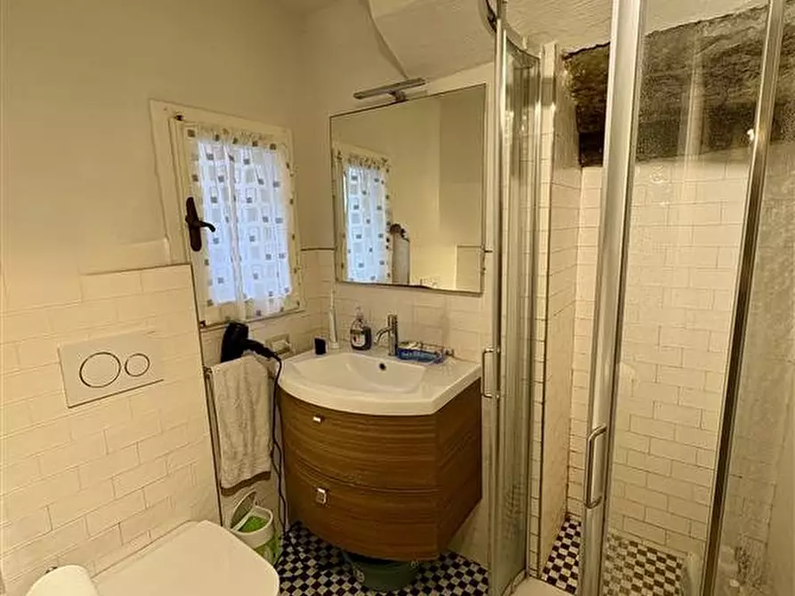 Immagine 12 di Appartamento in vendita  in Centro storico a Loro Ciuffenna