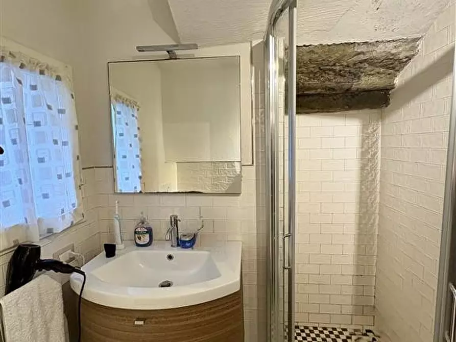 Immagine 13 di Appartamento in vendita  in Centro storico a Loro Ciuffenna