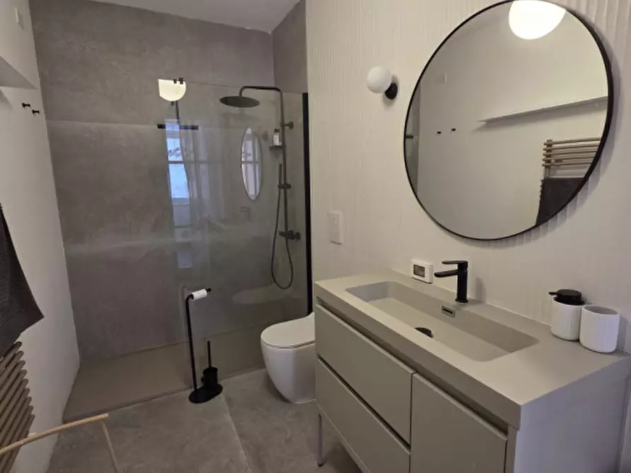 Immagine 29 di Appartamento in vendita  in Monferrato 4 a Firenze