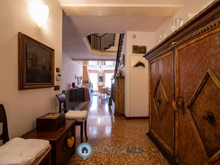 Immagine 3 di Appartamento in vendita  in via savonarola a Padova