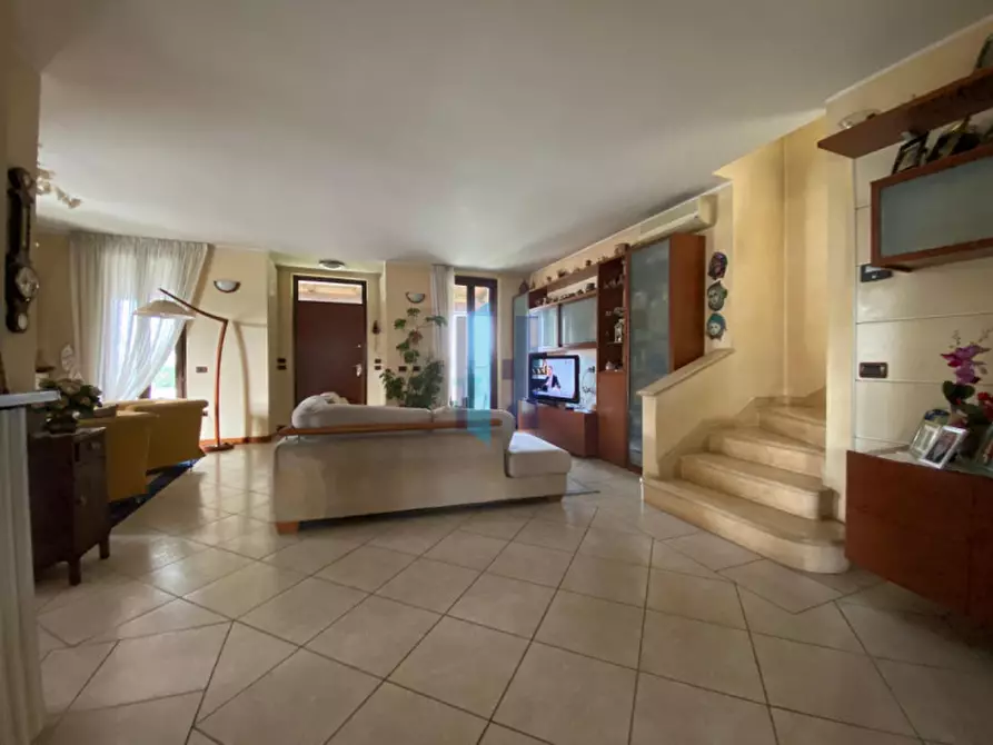 Immagine 1 di Villa in vendita  in Via Rossini 9 a Poncarale