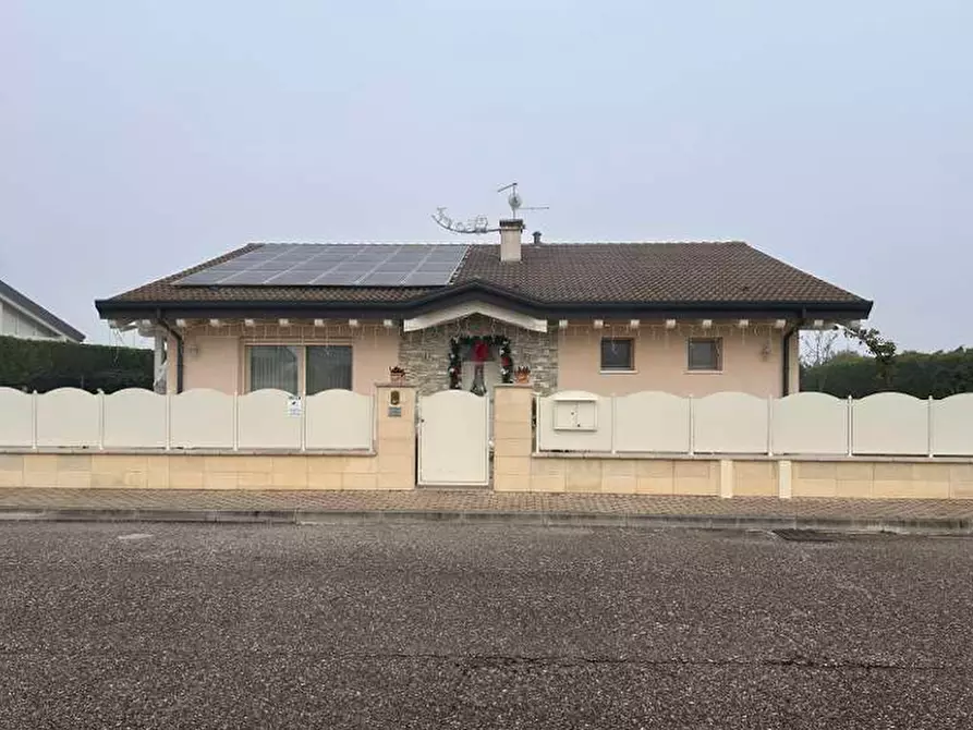 Immagine 1 di Casa indipendente in vendita  in Via Dott. Giovanni Calzavara 239 a Veronella