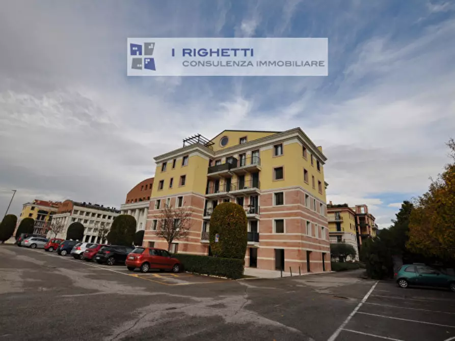 Immagine 1 di Garage in affitto  in via cà di cozzi a Verona