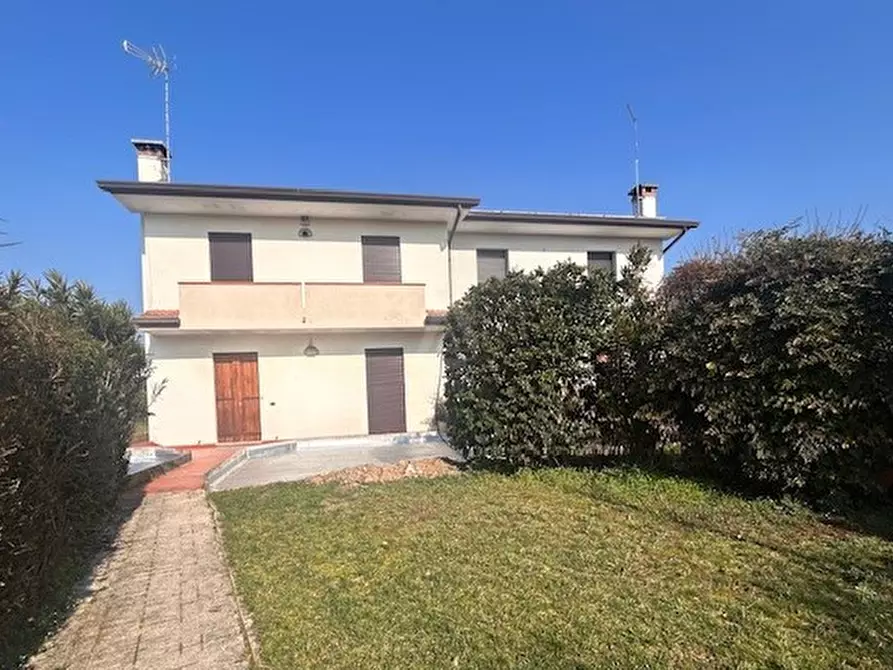 Immagine 1 di Casa bifamiliare in vendita  in Via Castellana a Castelfranco Veneto