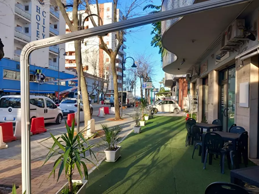 Immagine 1 di Negozio in vendita  in viale europa, 64 a Montesilvano