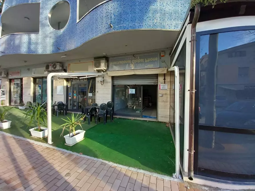 Immagine 4 di Negozio in vendita  in viale europa, 64 a Montesilvano