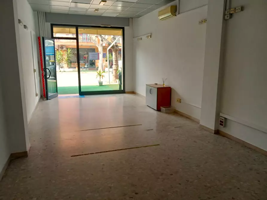 Immagine 6 di Negozio in vendita  in viale europa, 64 a Montesilvano