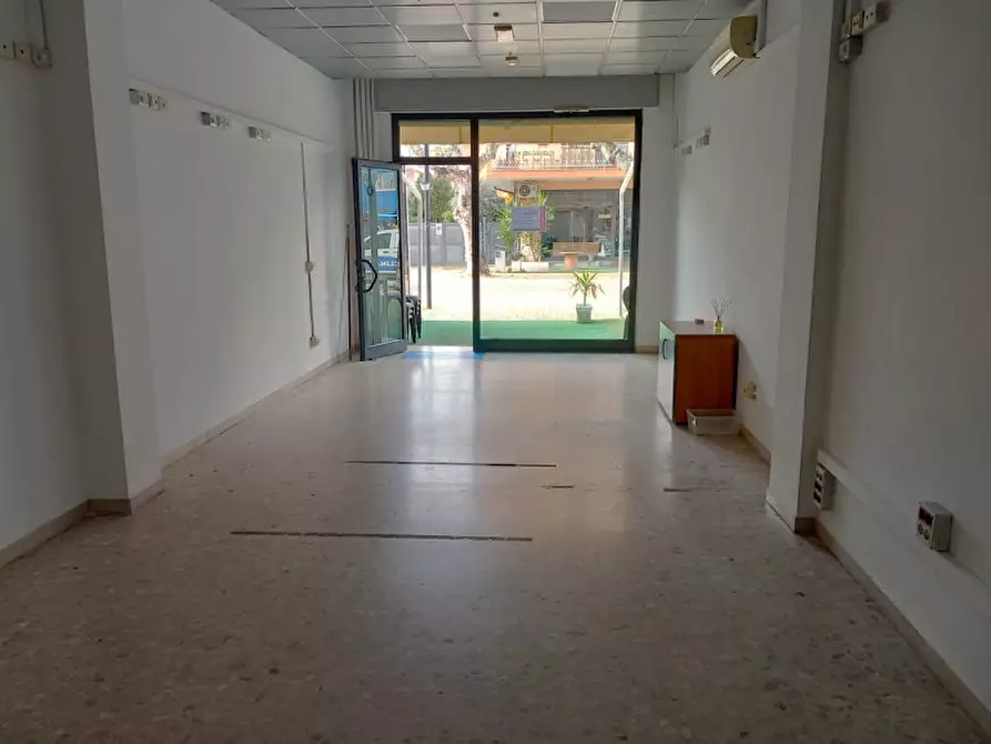 Immagine 7 di Negozio in vendita  in viale europa, 64 a Montesilvano