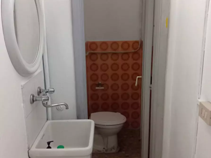 Immagine 8 di Negozio in vendita  in viale europa, 64 a Montesilvano