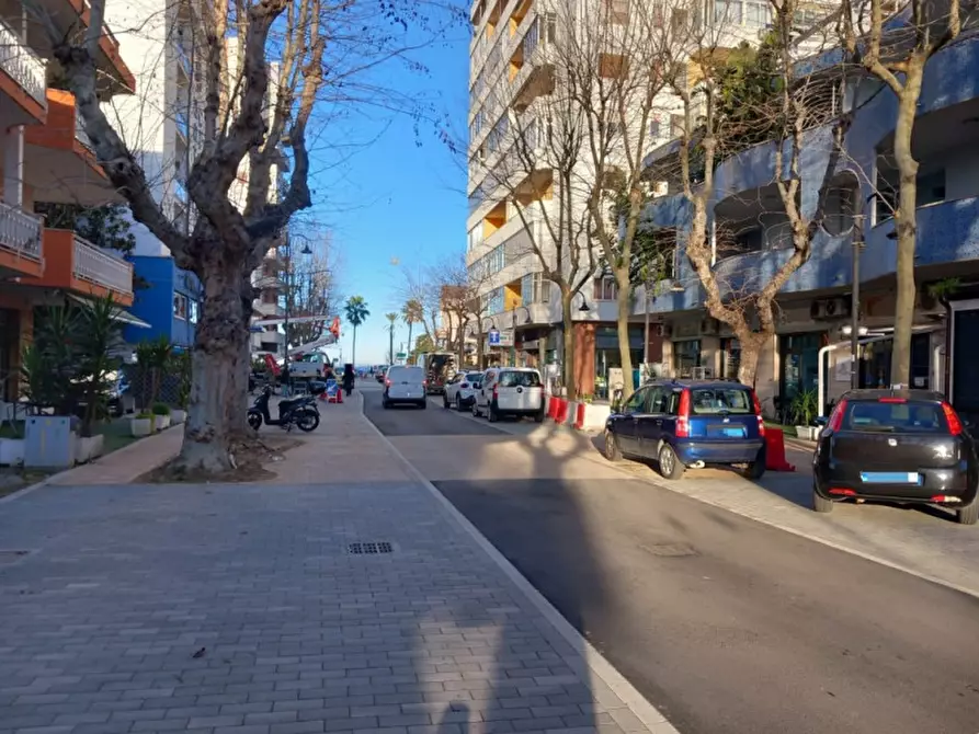 Immagine 9 di Negozio in vendita  in viale europa, 64 a Montesilvano