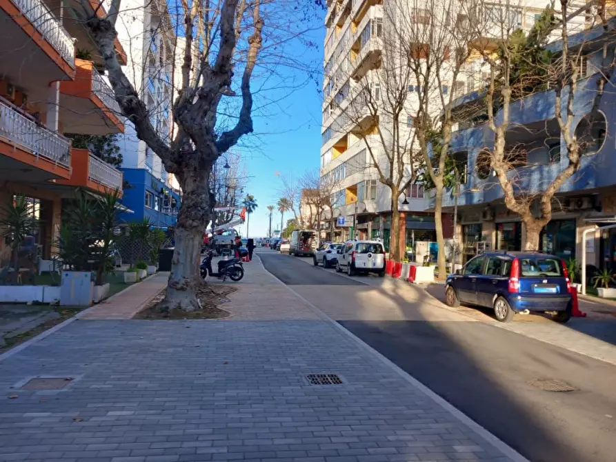 Immagine 10 di Negozio in vendita  in viale europa, 64 a Montesilvano