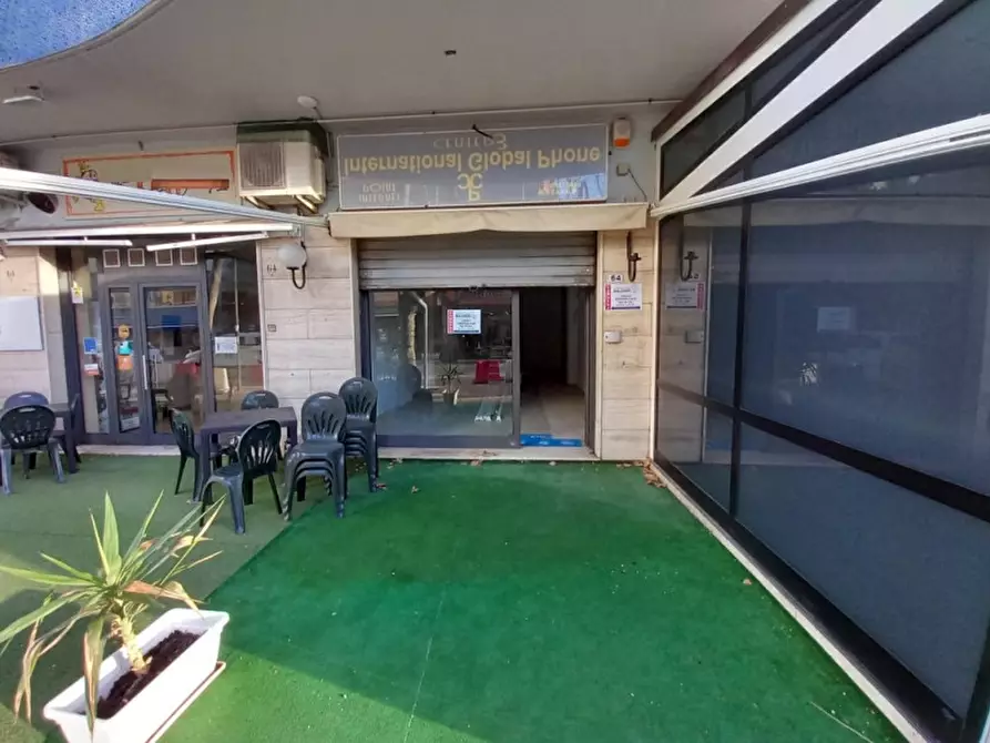 Immagine 12 di Negozio in vendita  in viale europa, 64 a Montesilvano