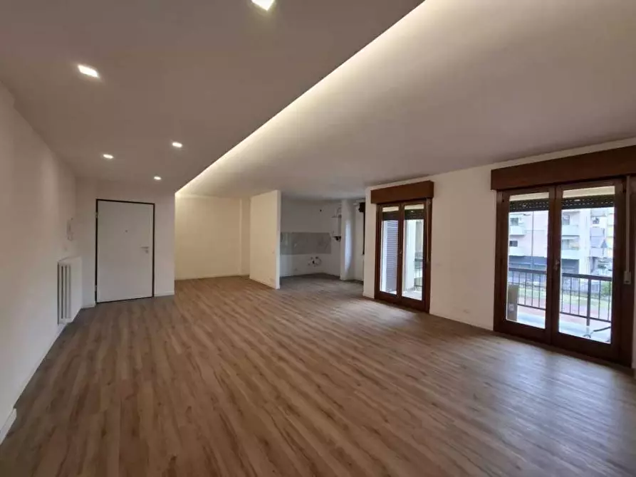 Immagine 4 di Appartamento in vendita  a Verona