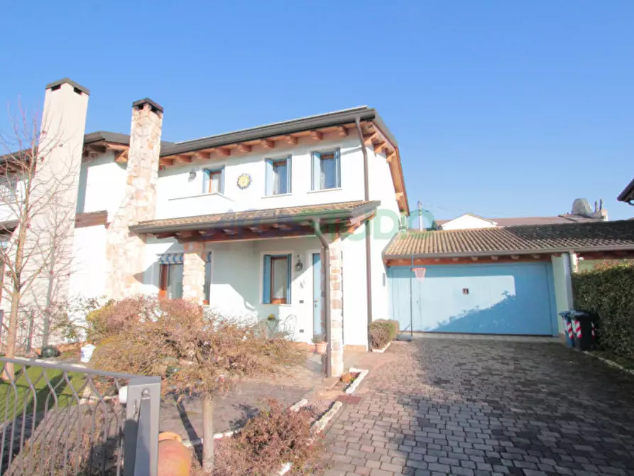 Immagine 2 di Casa bifamiliare in vendita  in Via Capparozzo a Quinto Vicentino