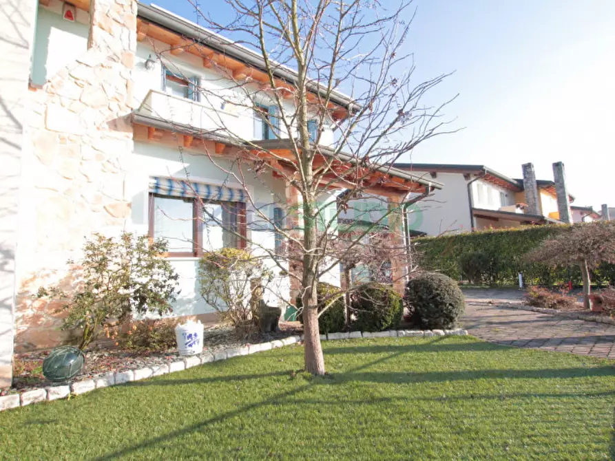 Immagine 3 di Casa bifamiliare in vendita  in Via Capparozzo a Quinto Vicentino