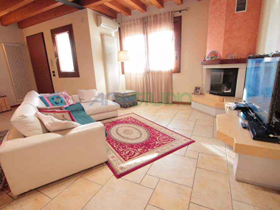 Immagine 8 di Casa bifamiliare in vendita  in Via Capparozzo a Quinto Vicentino