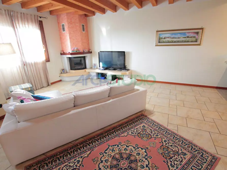 Immagine 9 di Casa bifamiliare in vendita  in Via Capparozzo a Quinto Vicentino