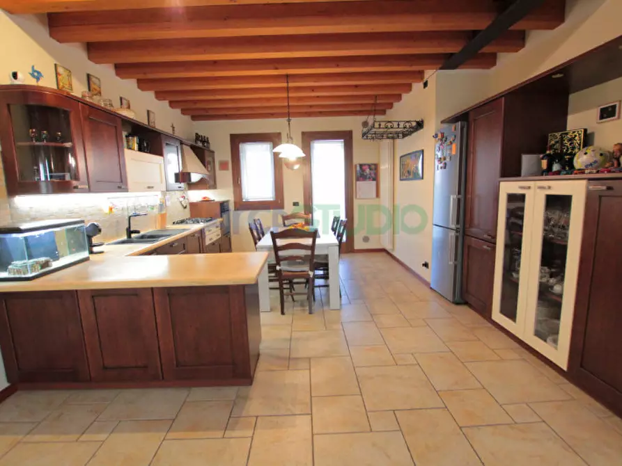 Immagine 10 di Casa bifamiliare in vendita  in Via Capparozzo a Quinto Vicentino