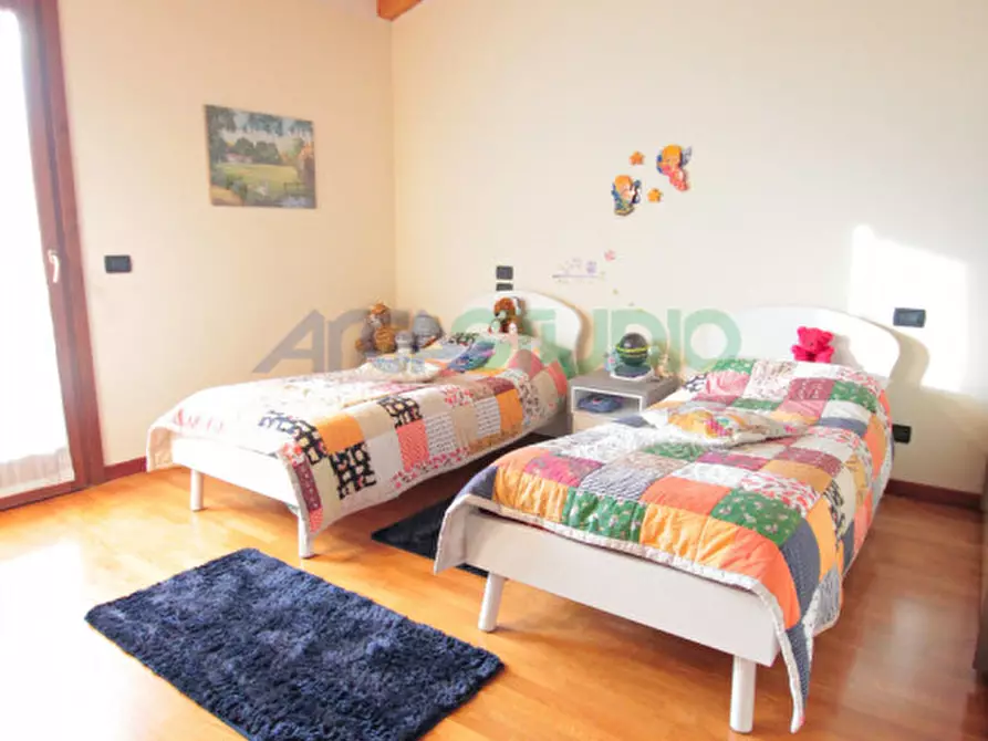 Immagine 34 di Casa bifamiliare in vendita  in Via Capparozzo a Quinto Vicentino