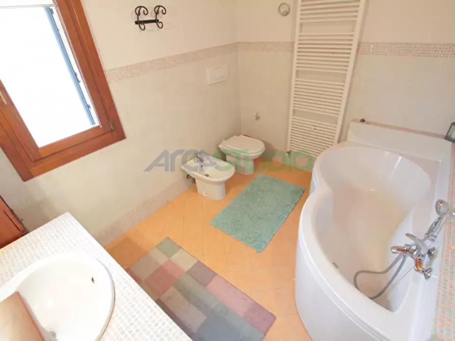 Immagine 43 di Casa bifamiliare in vendita  in Via Capparozzo a Quinto Vicentino