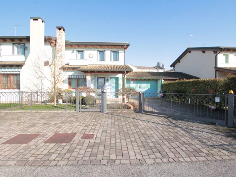 Immagine 44 di Casa bifamiliare in vendita  in Via Capparozzo a Quinto Vicentino