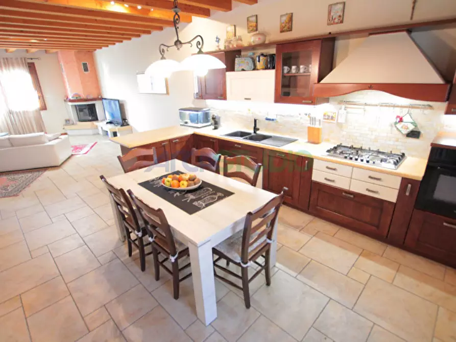 Immagine 50 di Casa bifamiliare in vendita  in Via Capparozzo a Quinto Vicentino