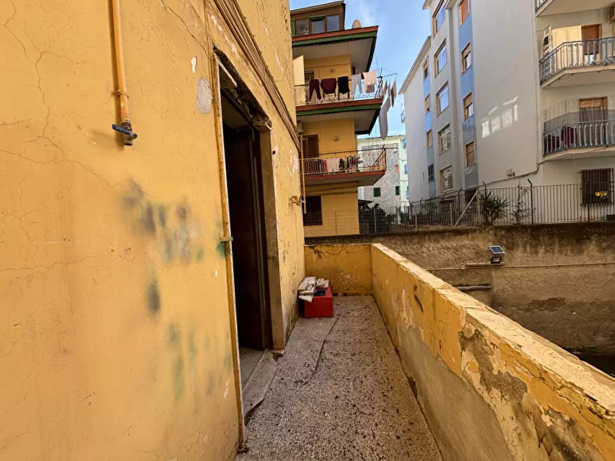 Immagine 4 di Negozio in affitto  in Via Molise a Torre Del Greco