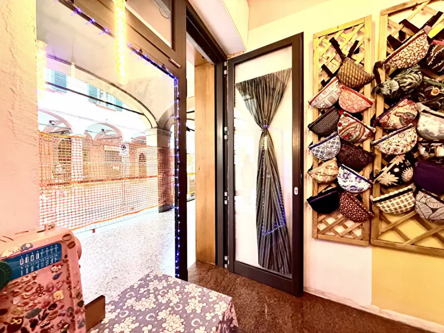 Immagine 2 di Negozio in affitto  in Via San Vitale a Bologna