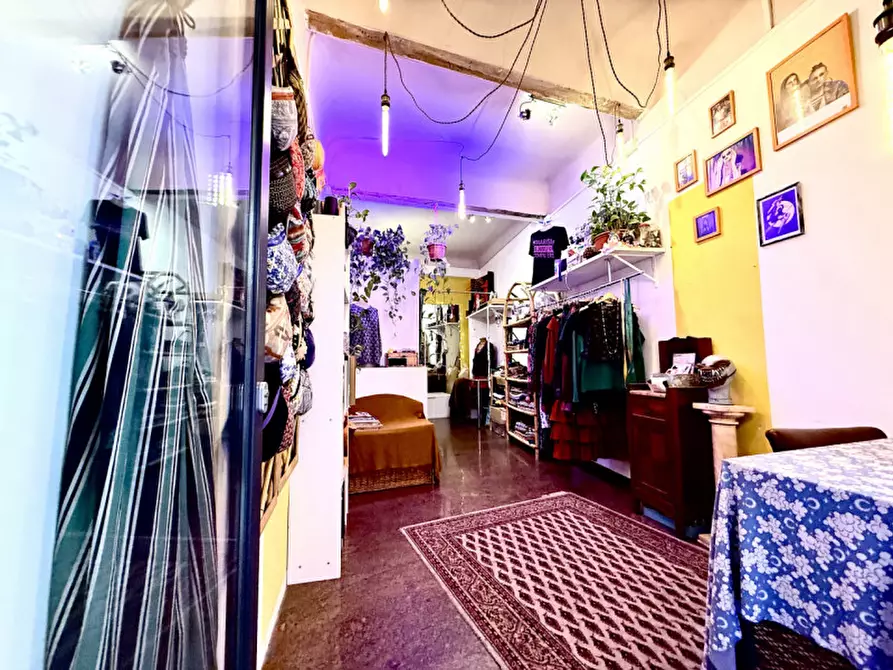 Immagine 3 di Negozio in affitto  in Via San Vitale a Bologna