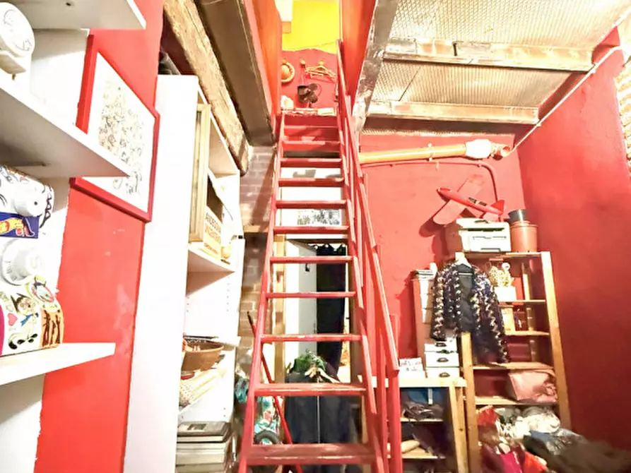 Immagine 5 di Negozio in affitto  in Via San Vitale a Bologna