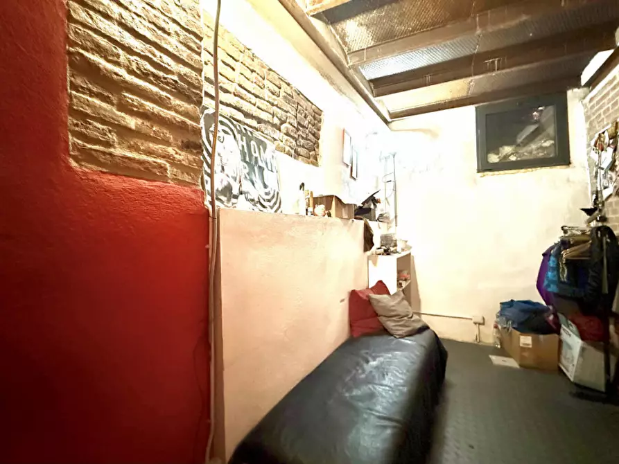 Immagine 7 di Negozio in affitto  in Via San Vitale a Bologna