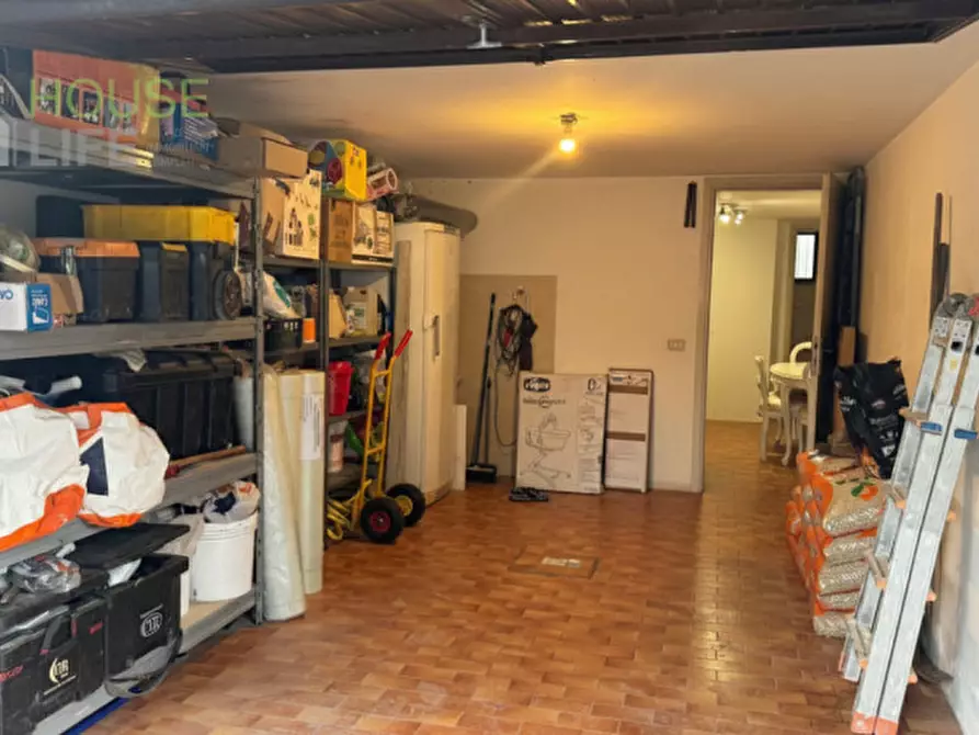 Immagine 17 di Appartamento in vendita  in Via Maroncelli a Schio