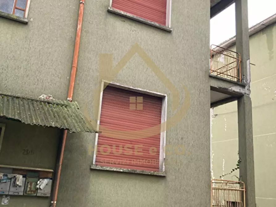 Immagine 20 di Palazzo in vendita  in Corso Genova a Vigevano