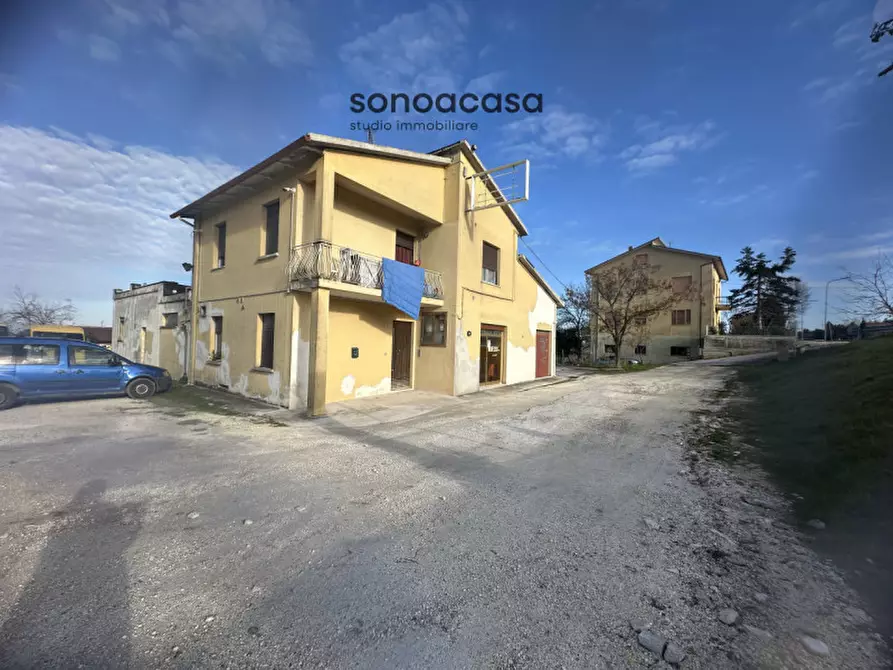 Immagine 1 di Casa indipendente in vendita  in Strada Mondolfo 51 a San Costanzo