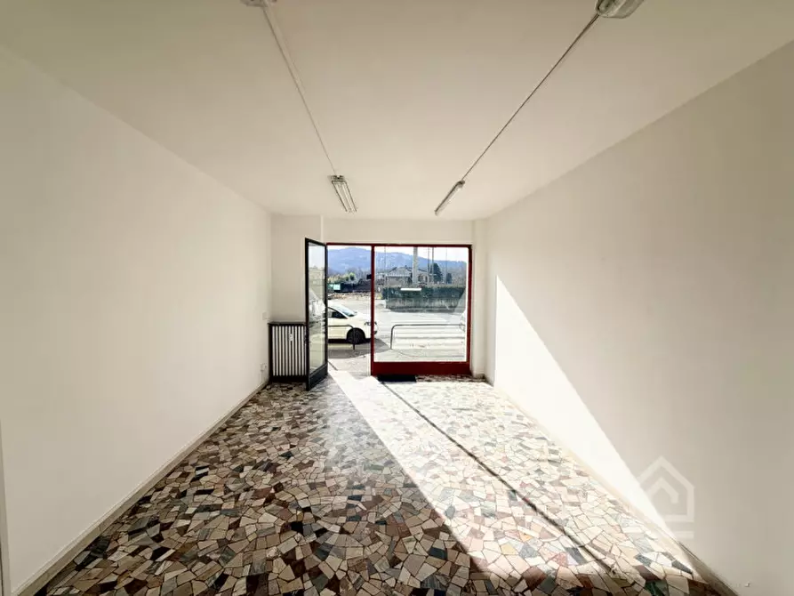 Immagine 3 di Negozio in vendita  in Stradale Torino 48 a Chivasso