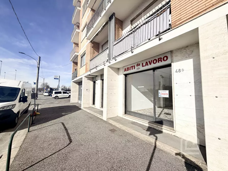 Immagine 7 di Negozio in vendita  in Stradale Torino 48 a Chivasso