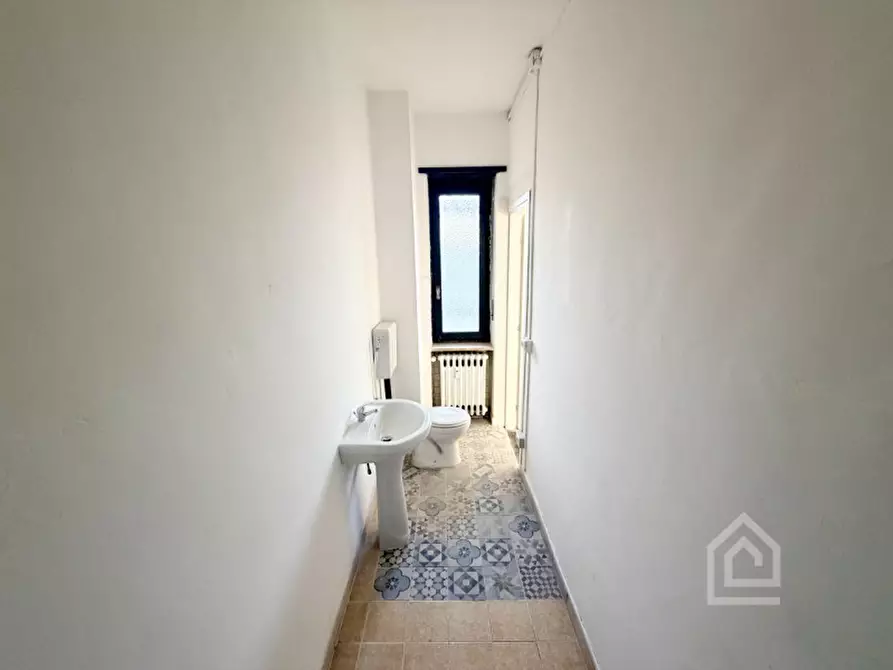 Immagine 12 di Negozio in vendita  in Stradale Torino 48 a Chivasso