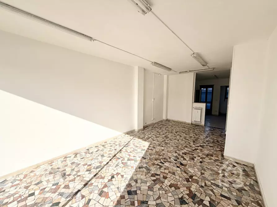 Immagine 13 di Negozio in vendita  in Stradale Torino 48 a Chivasso