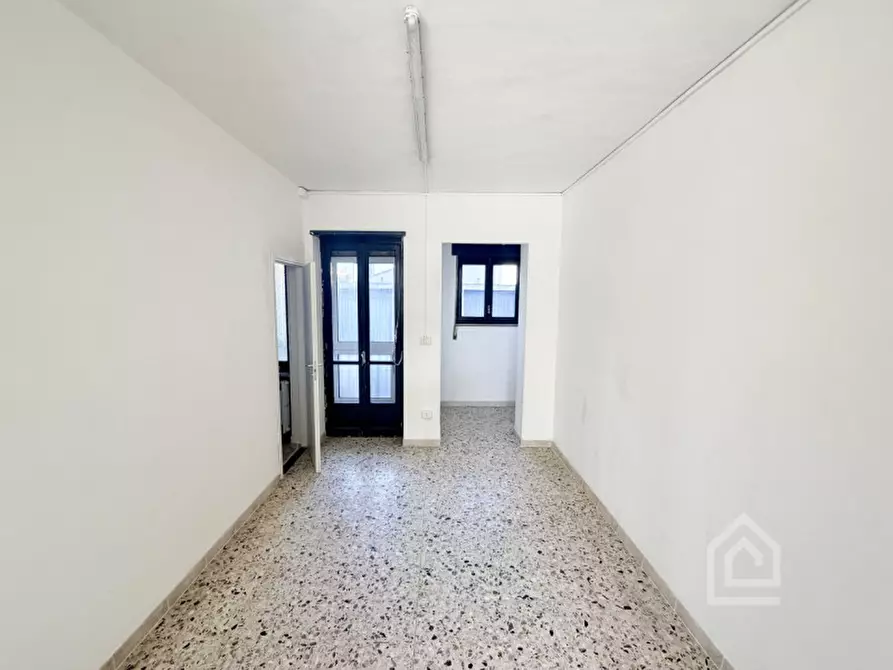 Immagine 15 di Negozio in vendita  in Stradale Torino 48 a Chivasso