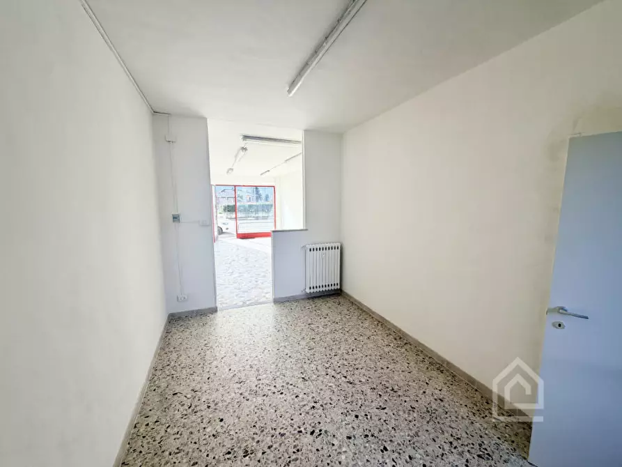 Immagine 17 di Negozio in vendita  in Stradale Torino 48 a Chivasso