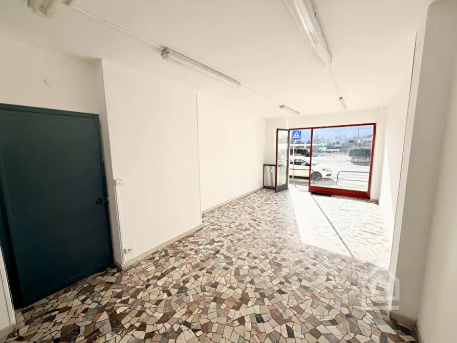 Immagine 18 di Negozio in vendita  in Stradale Torino 48 a Chivasso
