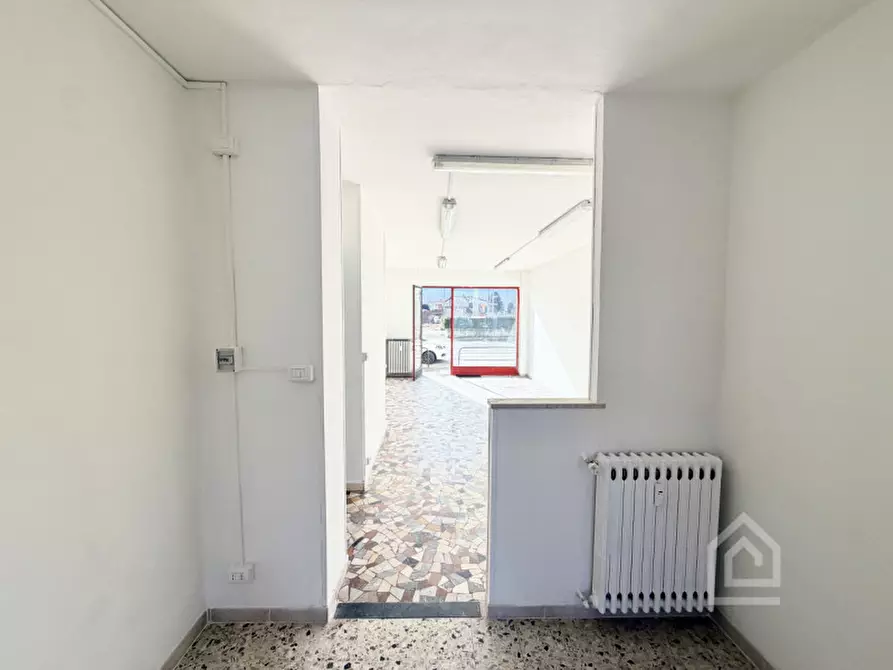 Immagine 19 di Negozio in vendita  in Stradale Torino 48 a Chivasso