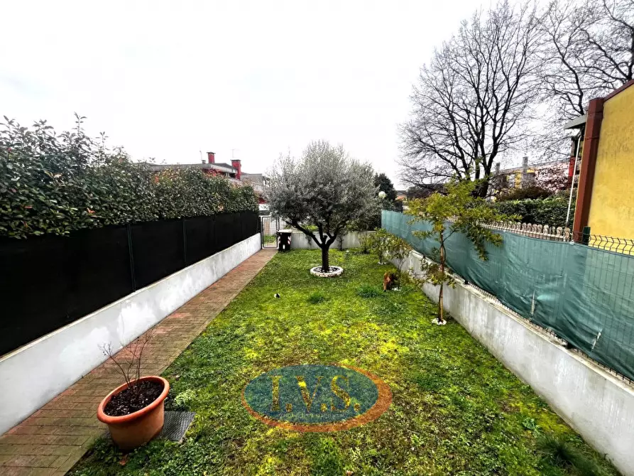 Immagine 1 di Casa trifamiliare in vendita  a Campodoro