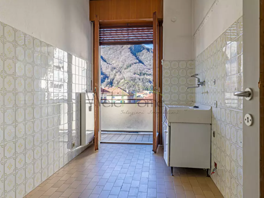 Immagine 10 di Appartamento in vendita  in Via Manara 9 a Como
