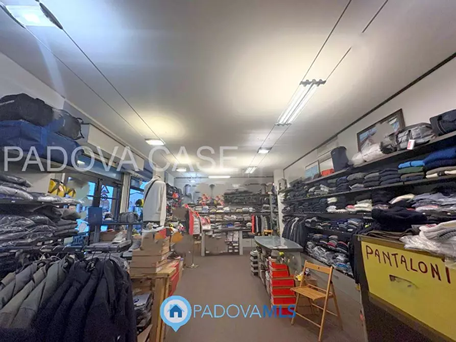 Immagine 5 di Negozio in vendita  in Via Romana Aponense a Padova