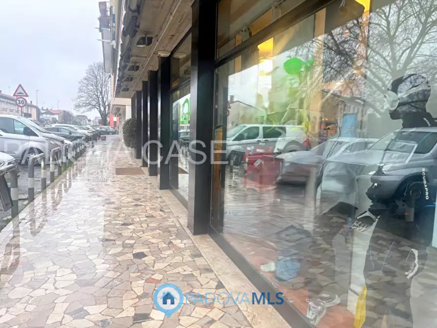 Immagine 6 di Negozio in vendita  in Via Romana Aponense a Padova