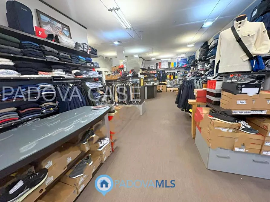 Immagine 7 di Negozio in vendita  in Via Romana Aponense a Padova