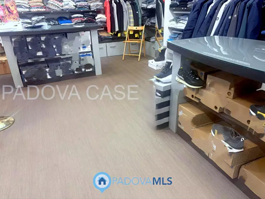 Immagine 8 di Negozio in vendita  in Via Romana Aponense a Padova