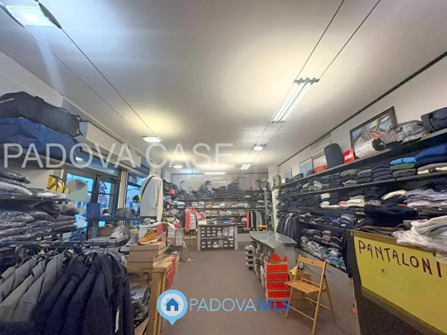 Immagine 11 di Negozio in vendita  in Via Romana Aponense a Padova