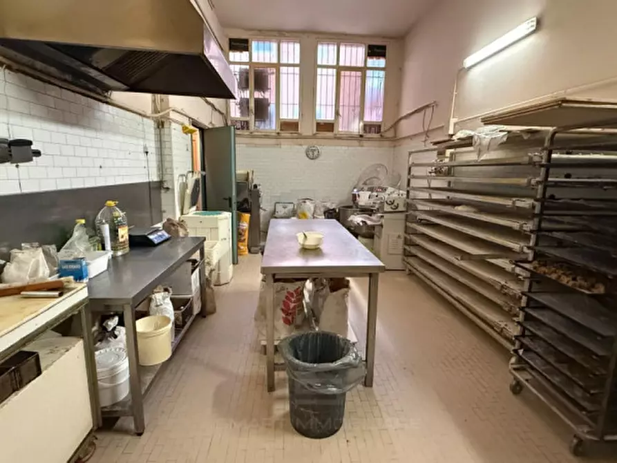 Immagine 2 di Laboratorio in vendita  in Via Vittorio Veneto a Brescia